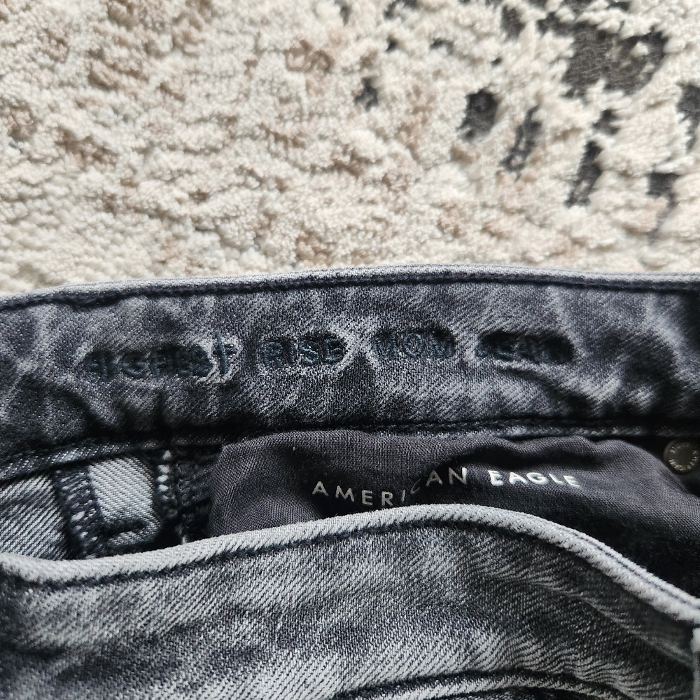 American Eagle Highest Rise Mom Jean - Picture 4 of 5